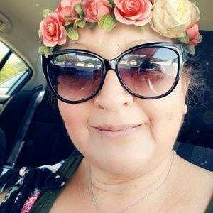 Meet your Posher, Yolanda